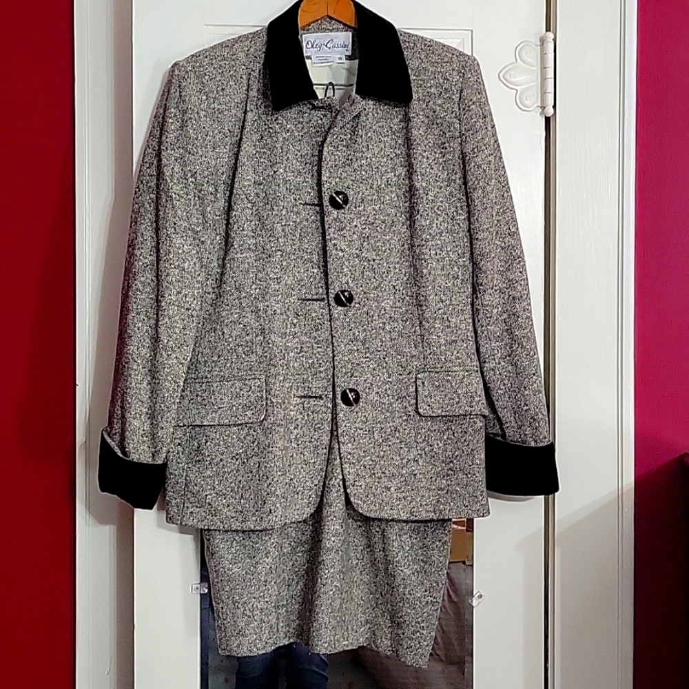 Black and white tweed women's business suit